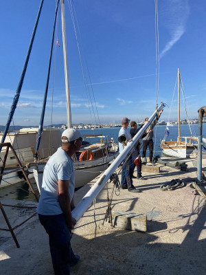 Lifting and lowering the ship