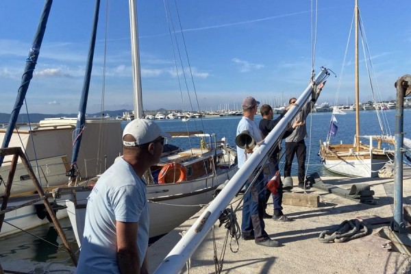 Lifting and lowering the ship