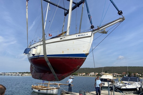 Lifting and lowering the ship