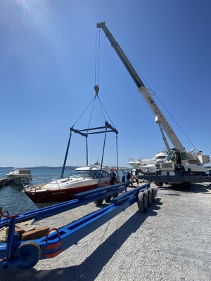 Boote kranen (ein- und aussetzen)