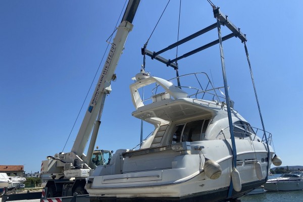 Lifting and lowering the ship