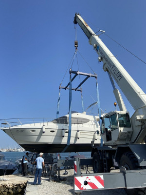 Boote kranen (ein- und aussetzen)