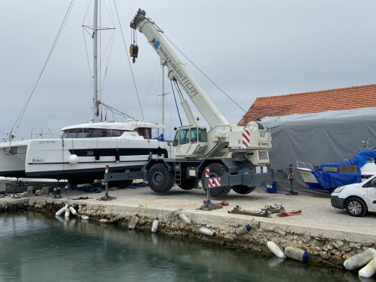 Lifting and lowering the ship